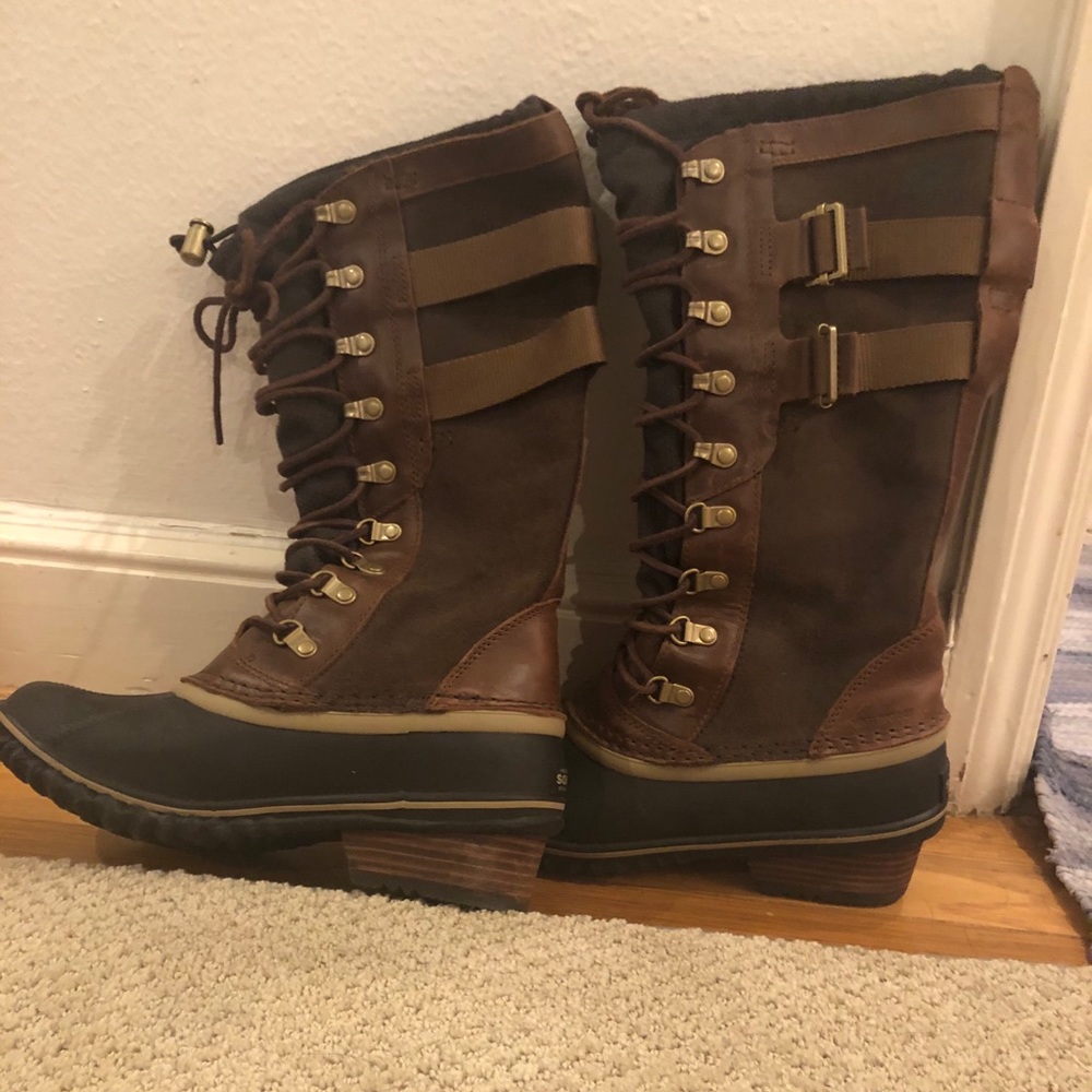 Sorel boots- size 8. NEVER WORN